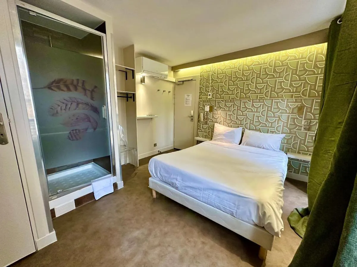 ***  Hotel Nation Montmartre Paris France