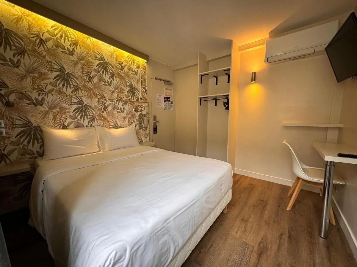 *** Hotel Hôtel Nation Montmartre Paris France