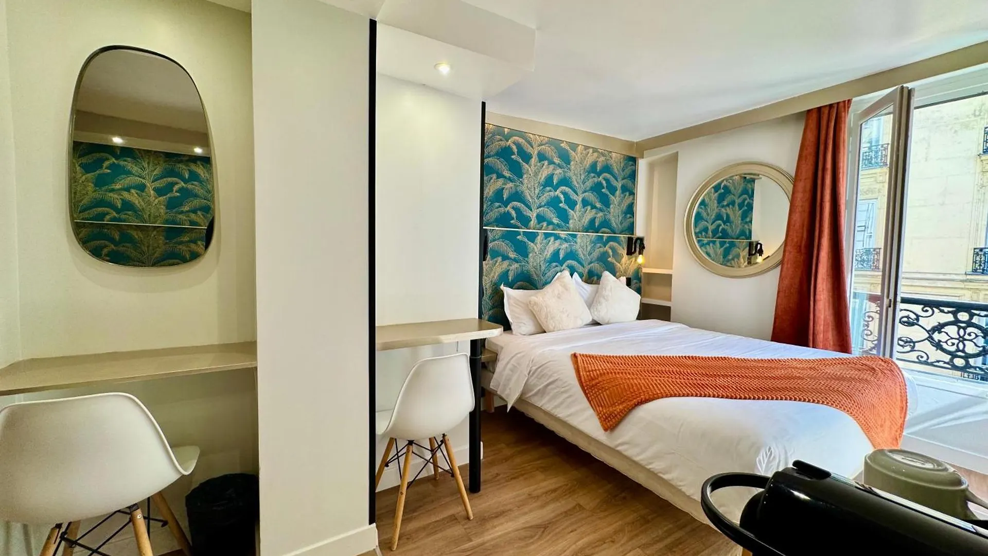 *** Hotel Hôtel Nation Montmartre Paris France
